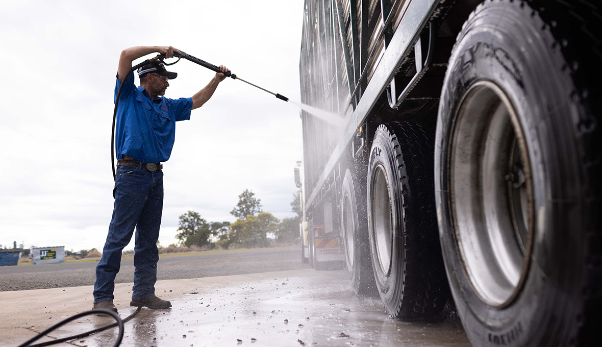Content-Module-Transport-Truck-Washing-Wheels Content-Module-Transport-Truck-Washing-Wheels